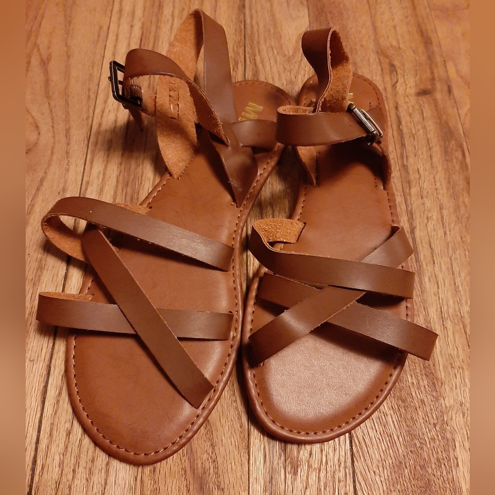 🇺🇲MIA Size 11 Strappy Arabella Sandals NWOT